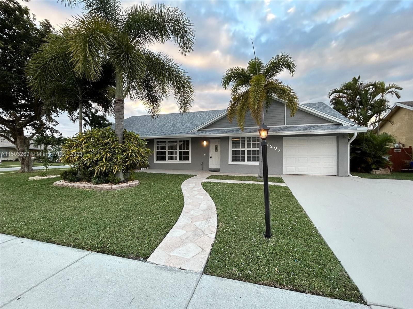 Real estate property located at 8297 Blue Cypress Dr, Palm Beach County, LAKES OF LANTANA PH 1-B, Lake Worth, FL