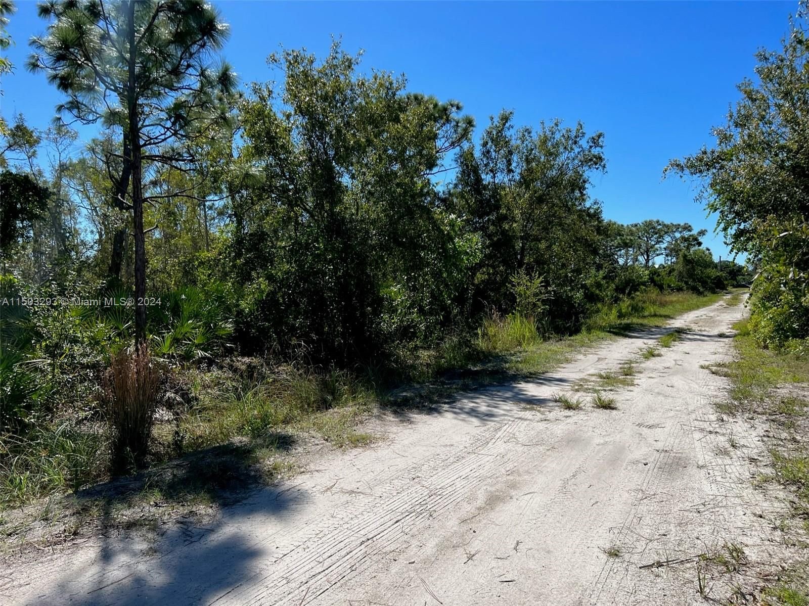 Real estate property located at 6395 Monteray Dr., Lee County, KREAMERS AVOCADO SUBD, Other City - In The State Of Florida, FL