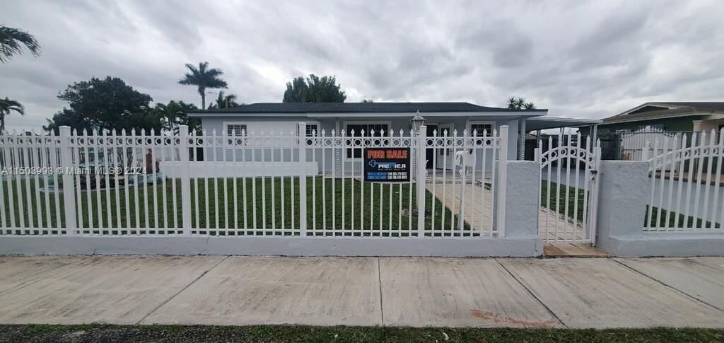Real estate property located at 4460 202nd St, Miami-Dade County, CAROL CITY GDNS 1ST ADDN, Miami Gardens, FL