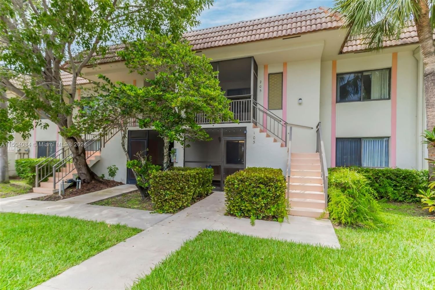 Real estate property located at 401 Lakeview Dr #105, Broward County, RACQUET CLUB APARTMENTS A, Weston, FL