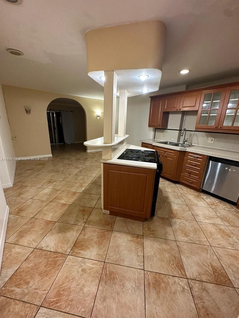 Real estate property located at 11925 2nd Ave B317, Miami-Dade County, CAPRI GARDENS CONDO, North Miami, FL