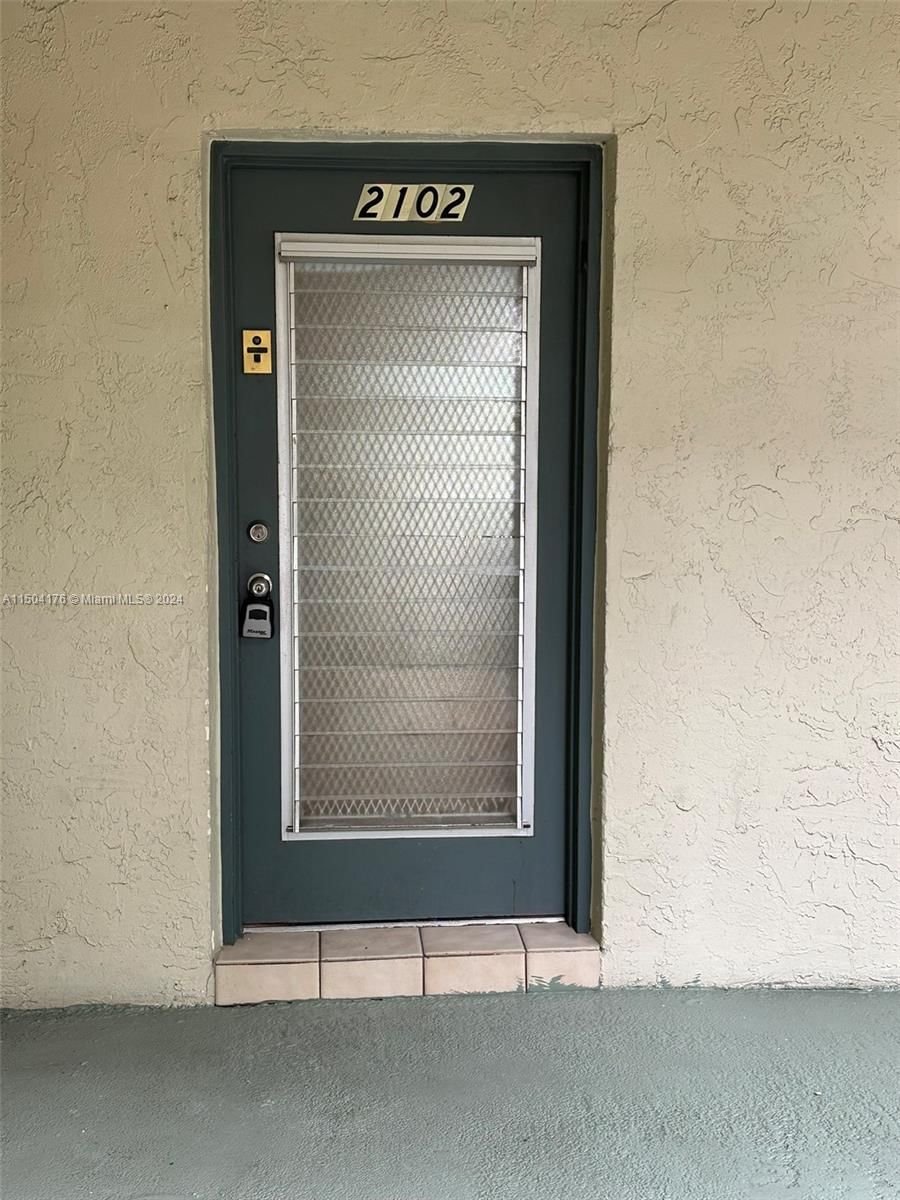 Real estate property located at 1810 Lauderdale Ave #2102, Broward County, COURTYARDS OF BROWARD CON, North Lauderdale, FL