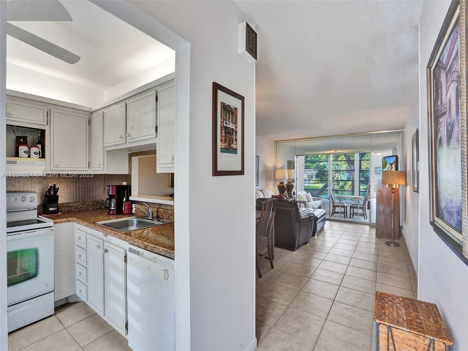 Real estate property located at 5003 35th St #404, Broward County, ALOHA GARDENS CONDO, Lauderdale Lakes, FL