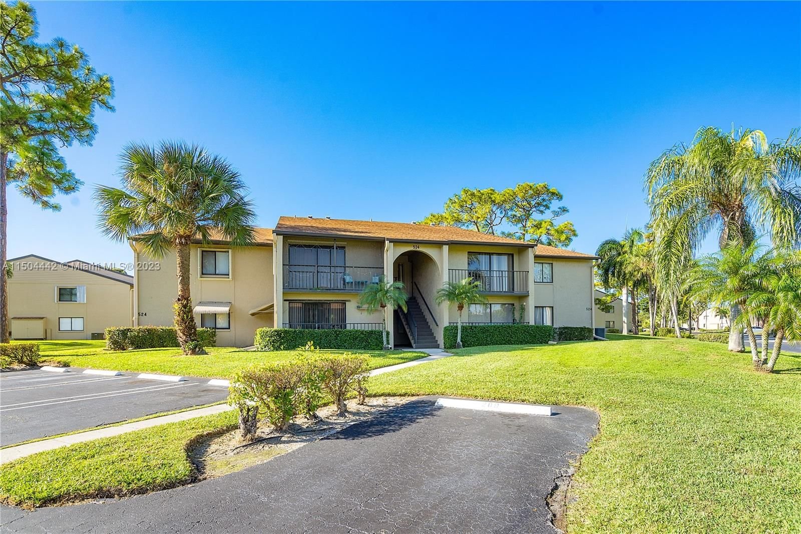 Real estate property located at 524 Shady Pine Way D2, Palm Beach County, PINE RIDGE NORTH I CONDO, Green Acres, FL
