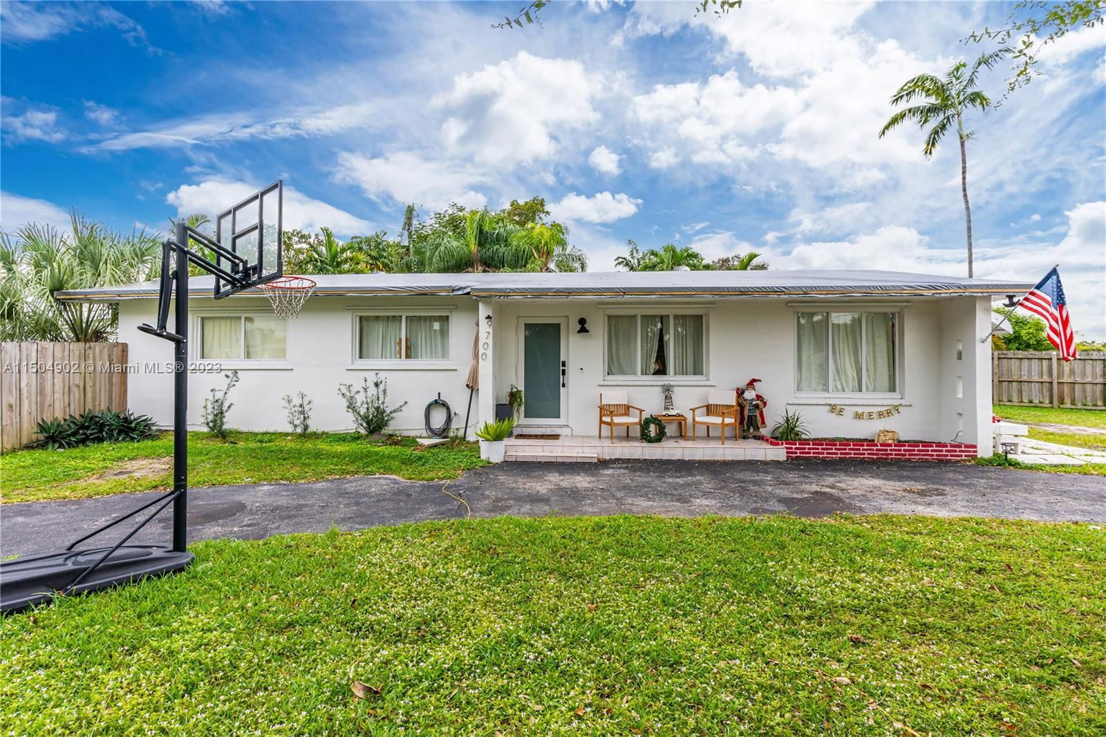 Real estate property located at 9700 Thanksgiving Dr, Miami-Dade County, PINE TREE MANOR SEC 3, Cutler Bay, FL