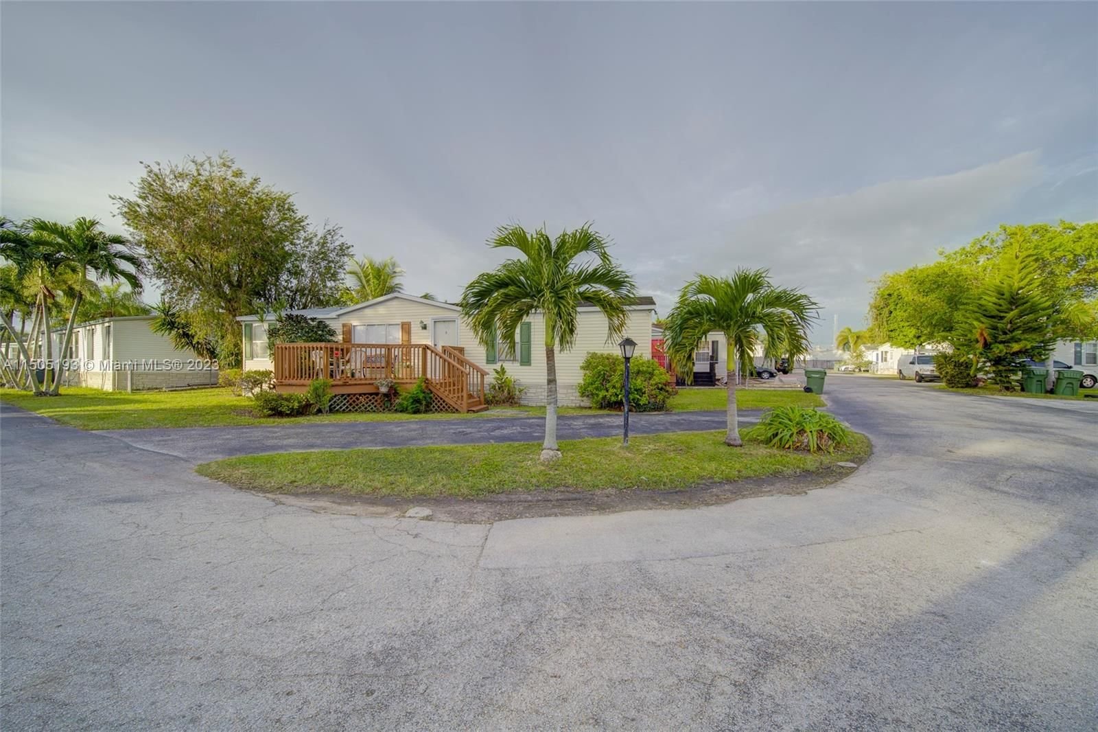 Real estate property located at 220 12th Ave, Miami-Dade County, COCOWALK ESTATES, Homestead, FL
