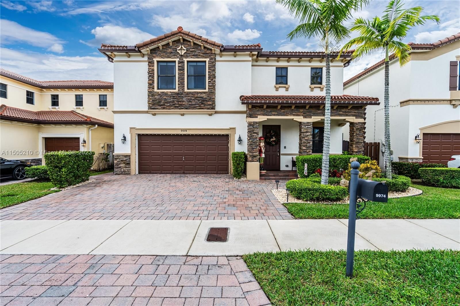 Real estate property located at 9974 86th Ter, Miami-Dade County, ISLES AT GRAND BAY, Doral, FL