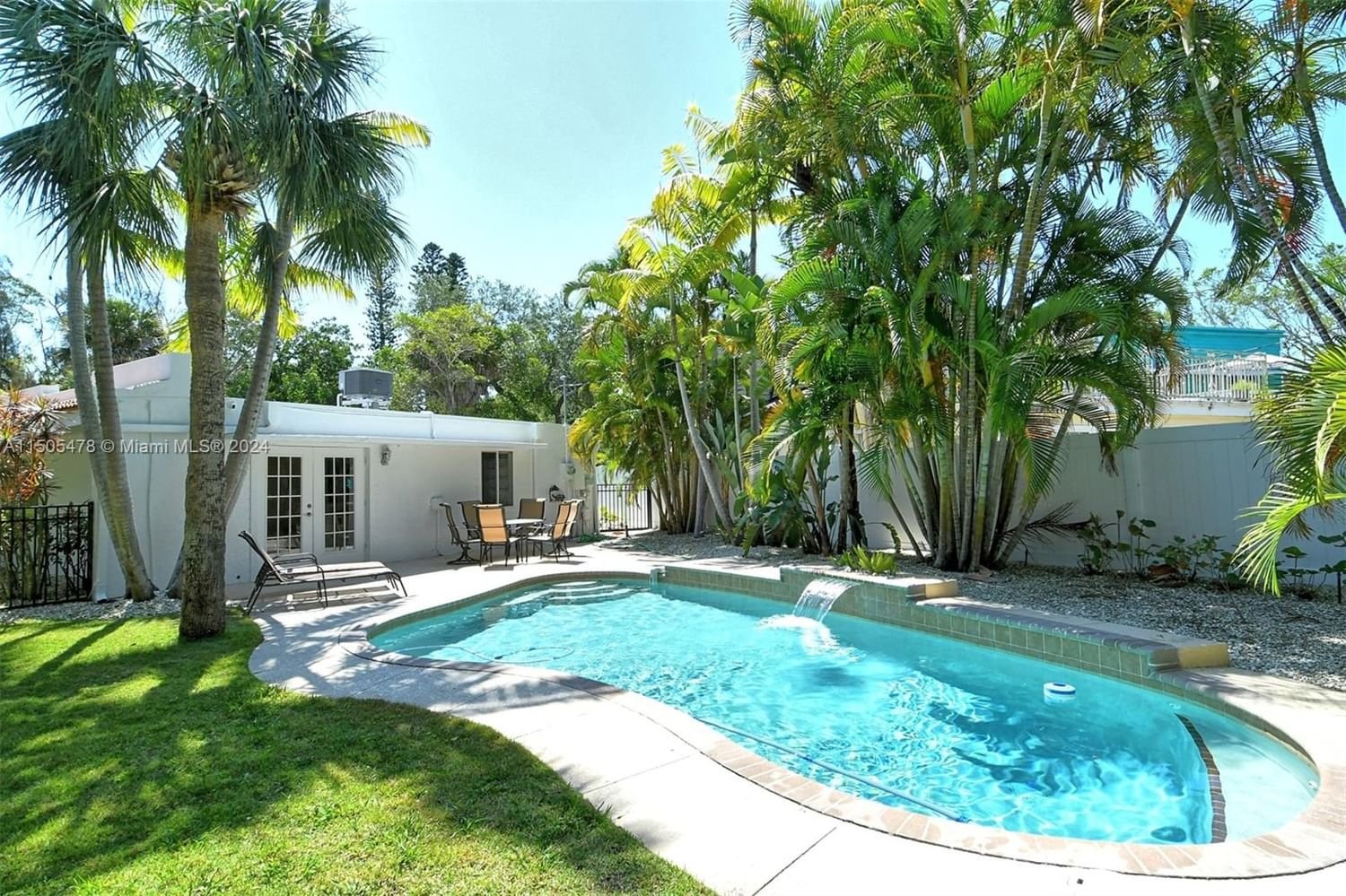 Real estate property located at 656 Avenida De Mayo, Sarasota County, Sarasota Beach, Sarasota, FL