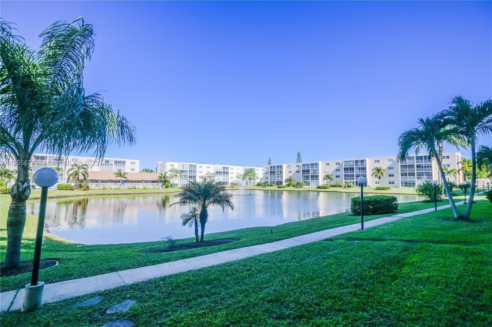 Real estate property located at 315 11th Ter #105, Broward County, MEADOWBROOK LAKES CONDO, Dania Beach, FL