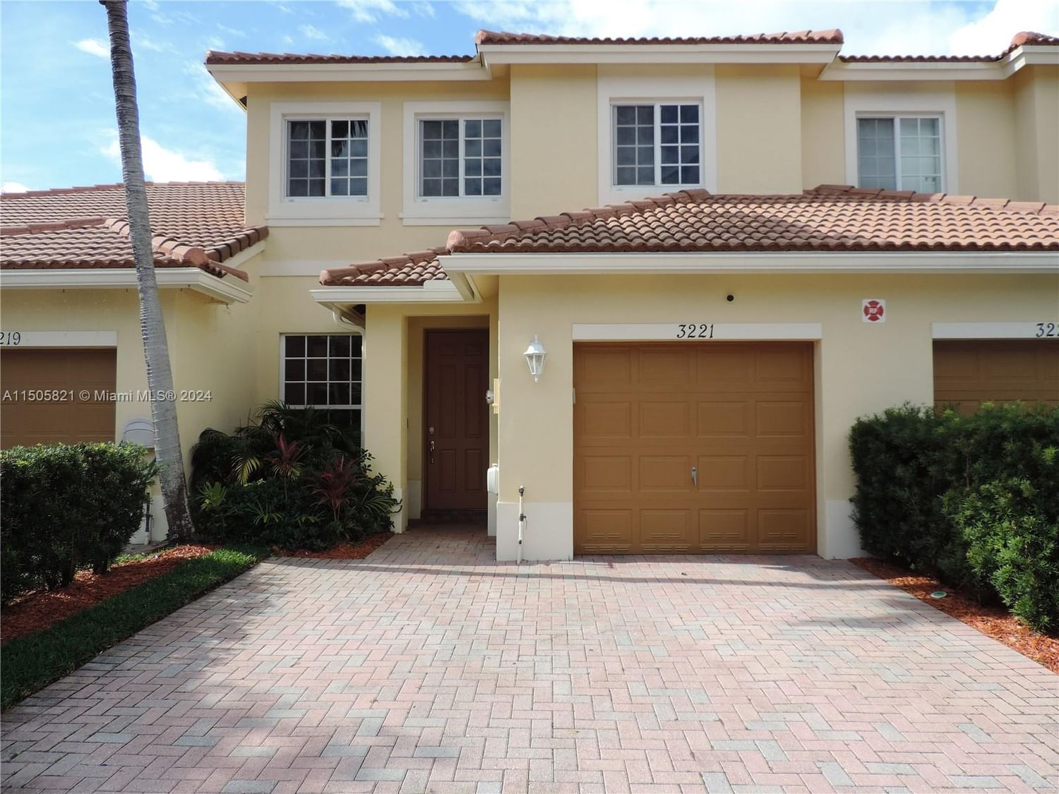 Real estate property located at 3221 32nd Ter, Broward County, Isles at Oakland Pak, Oakland Park, FL