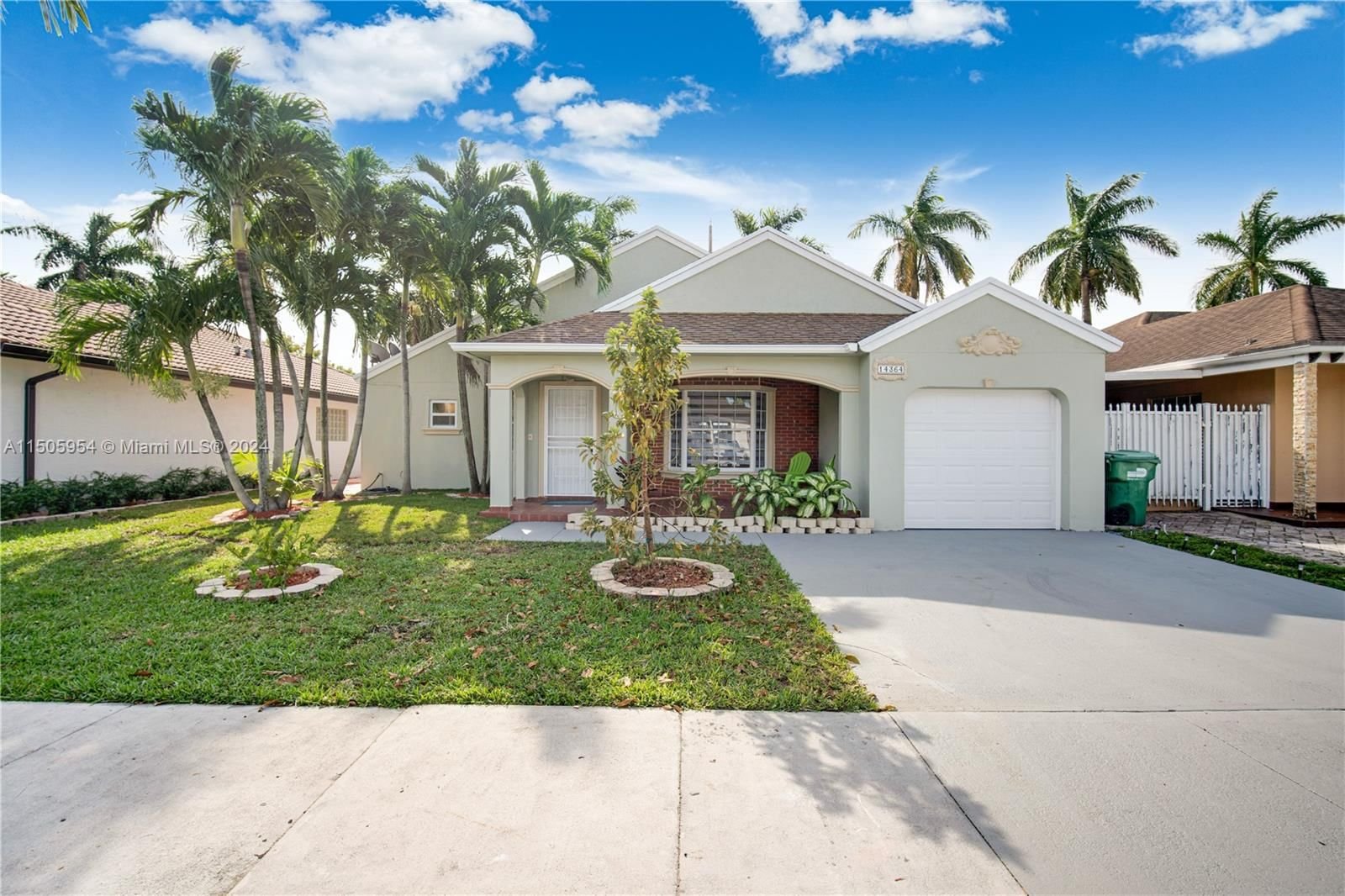 Real estate property located at 14364 159th Ter, Miami-Dade County, AMERICAN HOMES 1ST ADDN, Miami, FL