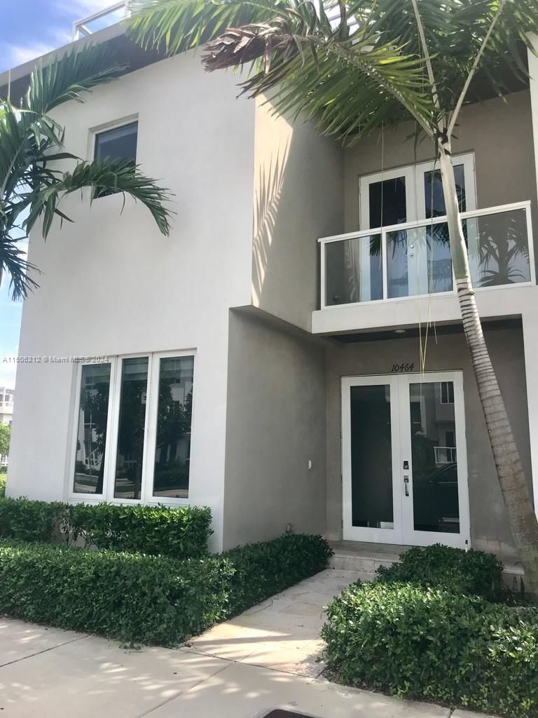 Real estate property located at 10464 66th St, Miami-Dade County, LANDMARK AT DORAL, Doral, FL