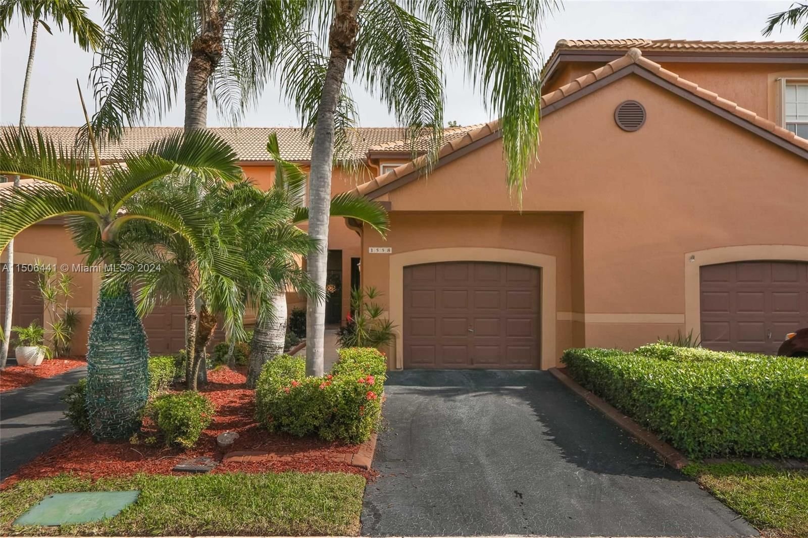 Real estate property located at 1558 Barcelona Way #5-19, Broward County, SECTORS 3 & 4 BOUNDARY PL, Weston, FL