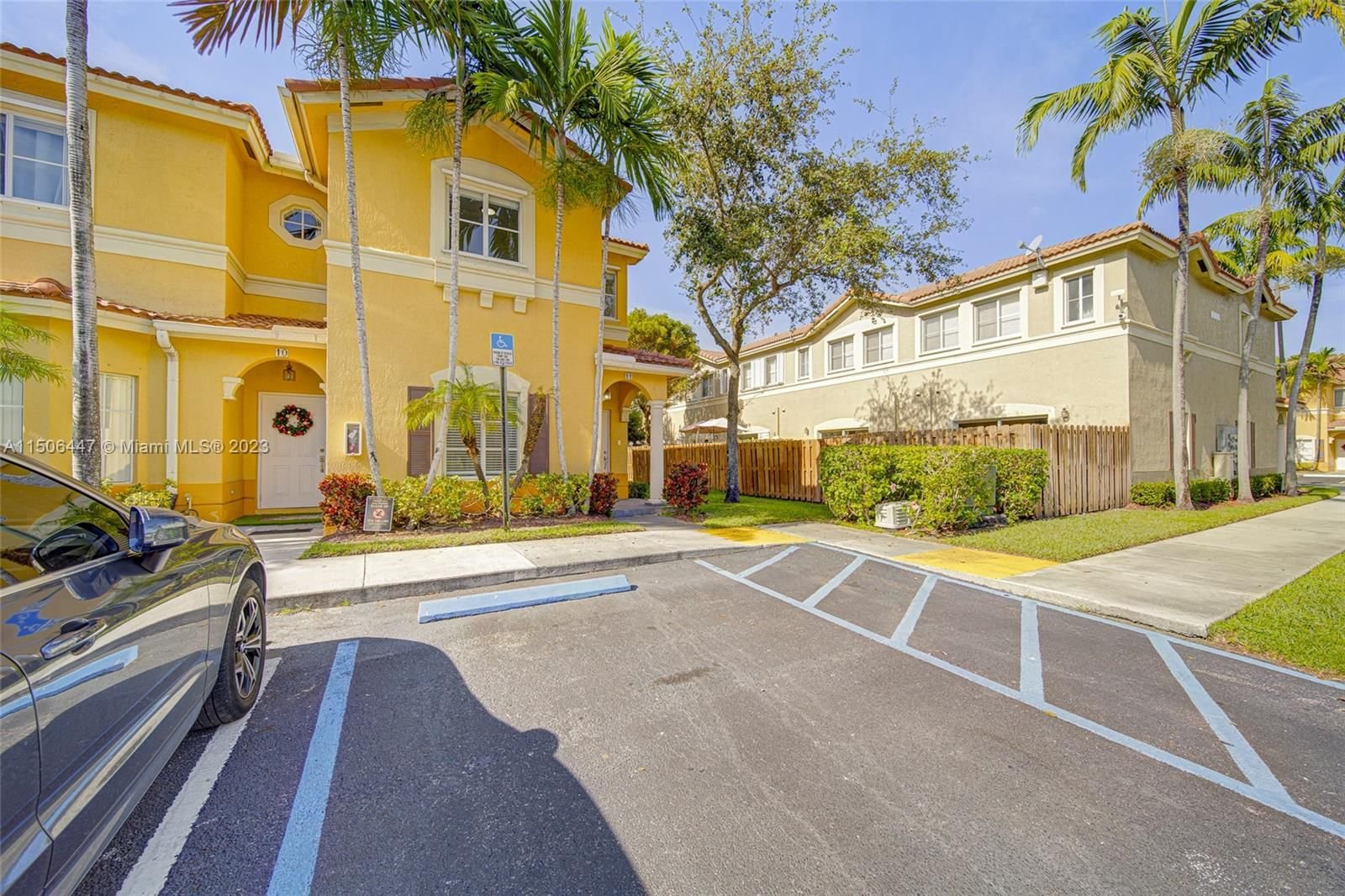 Real estate property located at 8432 107th Ct #11-35, Miami-Dade County, LEEWARD AT ISLANDS AT DOR, Doral, FL