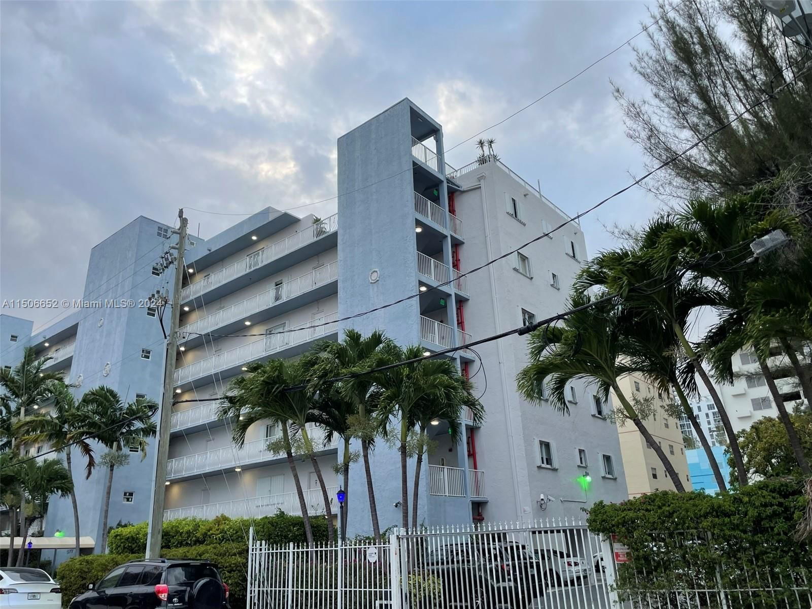 Real estate property located at 677 24th St #607, Miami-Dade, LA PIAZZA NAVONA CONDO, Miami, FL