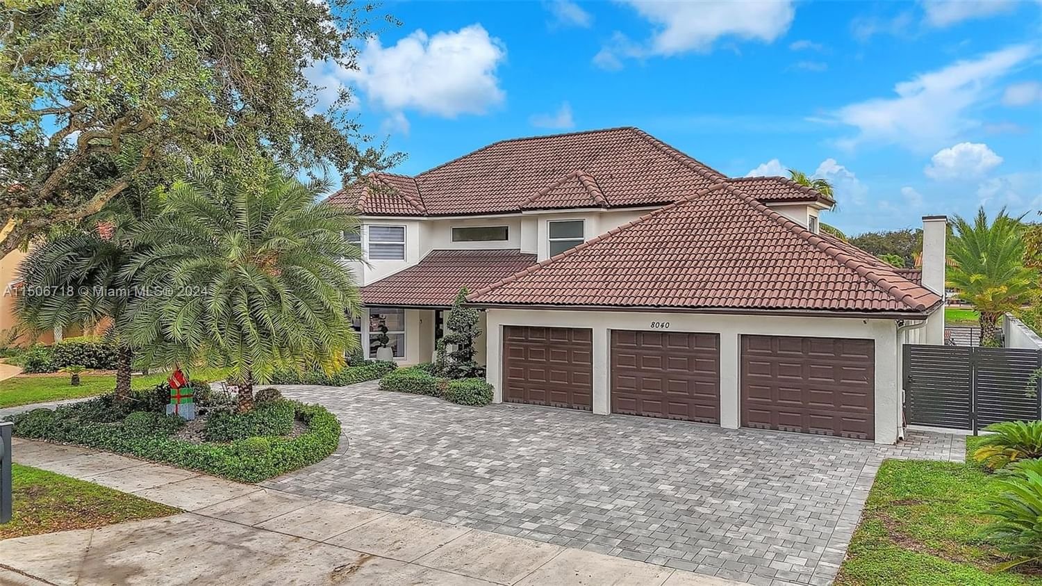 Real estate property located at 8040 167th Ter, Miami-Dade County, ROYAL OAKS, Miami Lakes, FL