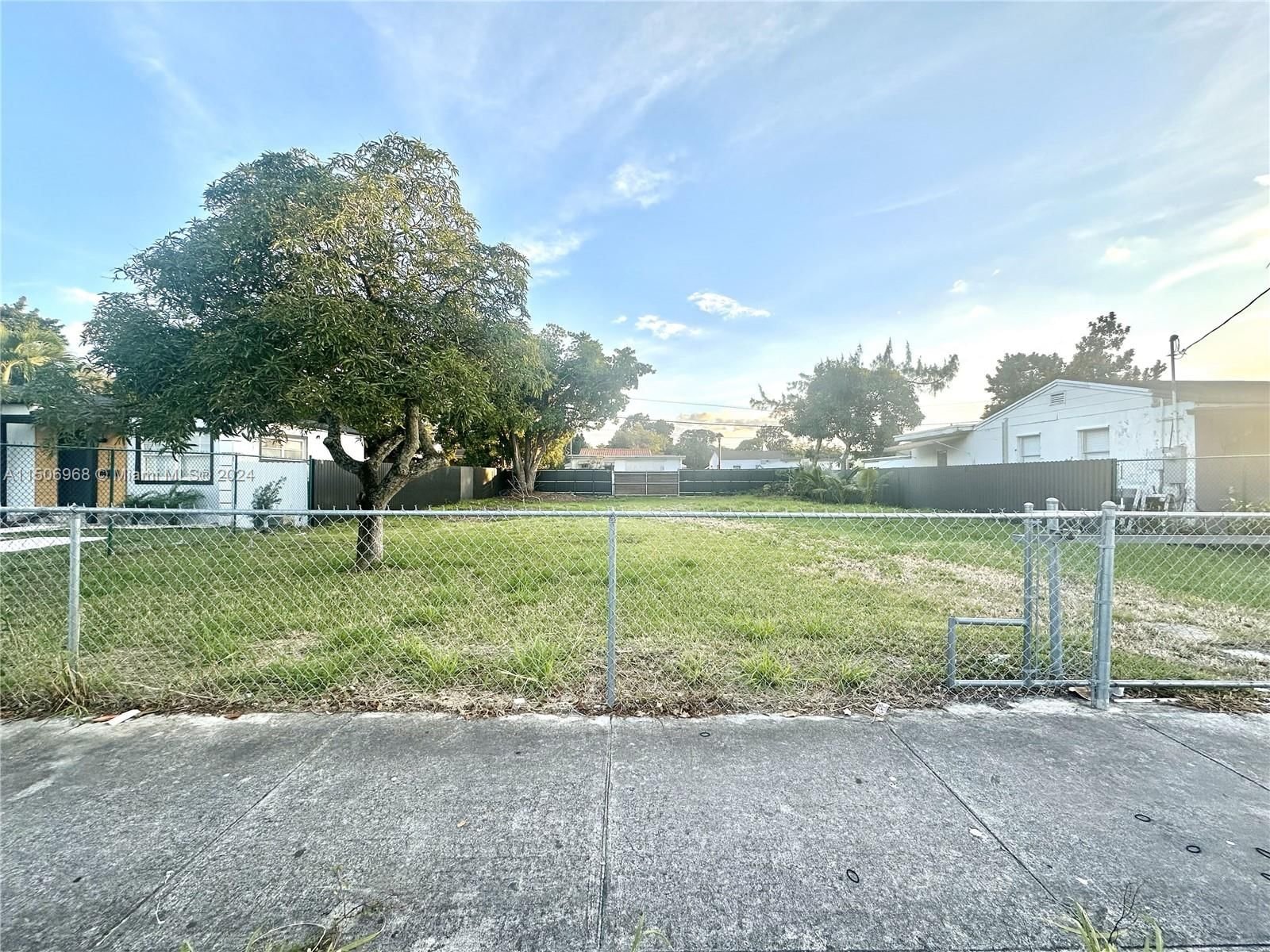Real estate property located at 1350 51st Ter, Miami-Dade County, PALM PARK, Miami, FL