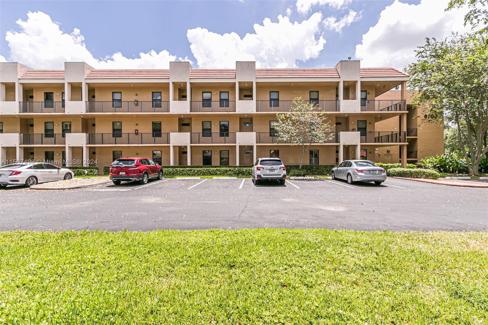 Real estate property located at 6720 Coral Lake Dr #6720, Broward, CORAL GATE XII CONDO, Margate, FL