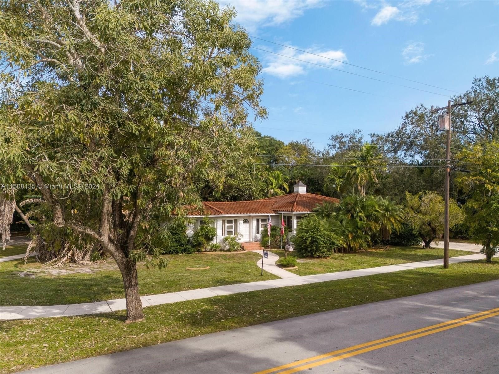 Real estate property located at 281 Hunting Lodge Dr, Miami-Dade County, COUNTRY CLUB ESTATES SEC, Miami Springs, FL
