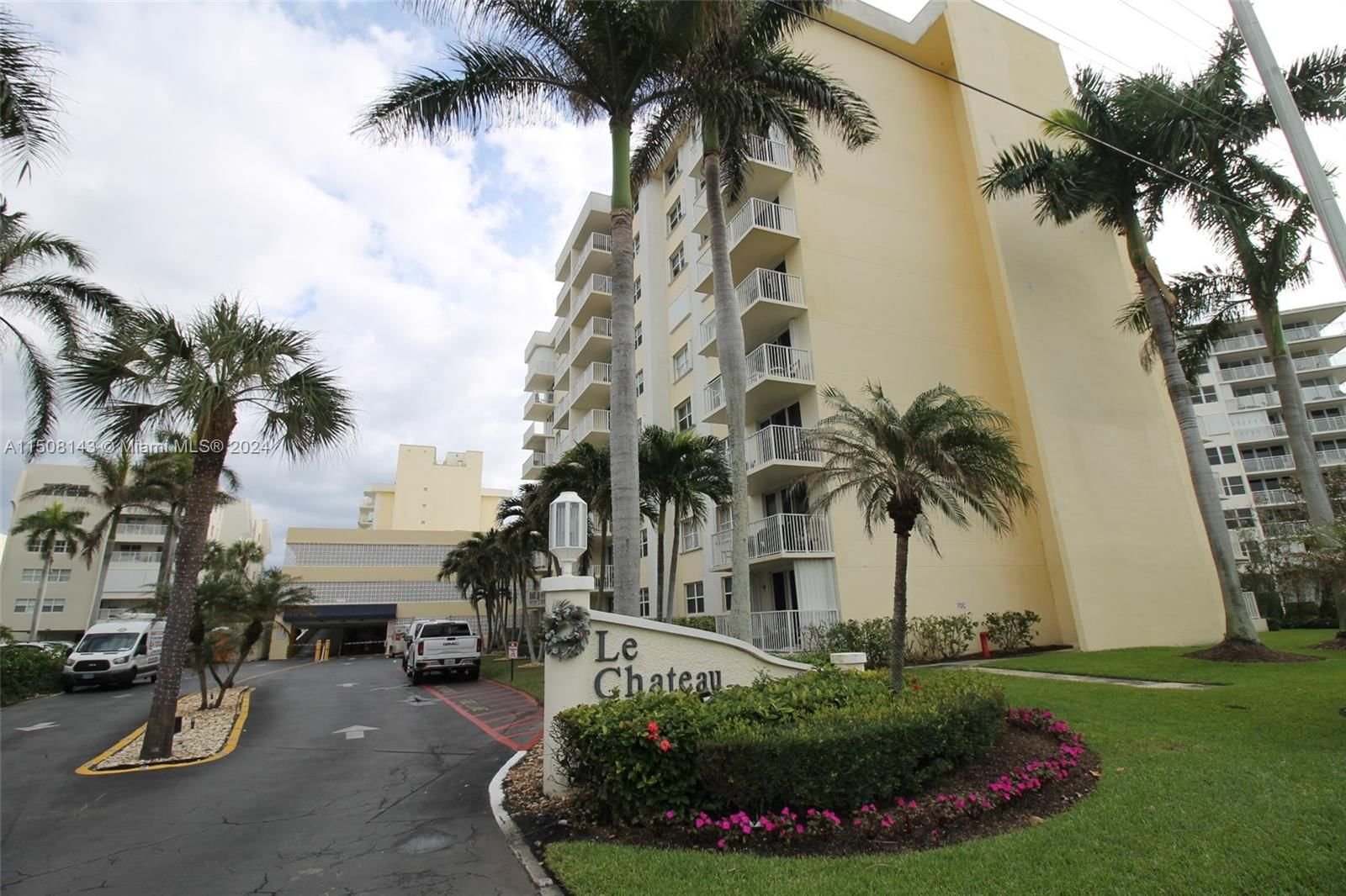 Real estate property located at 3540 Ocean Blvd #212, Palm Beach County, LE CHATEAU ROYAL CONDO, South Palm Beach, FL