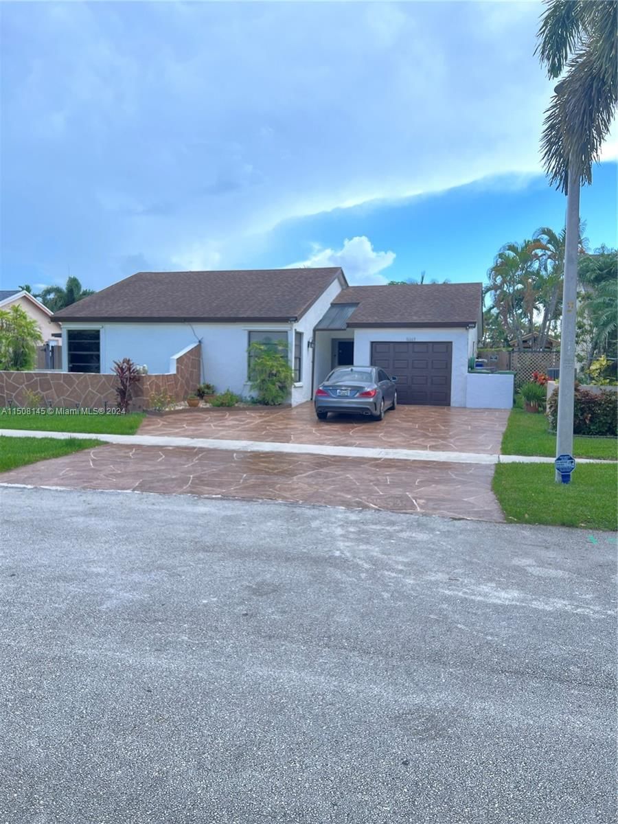 Real estate property located at 16663 Redwood Way, Broward County, BONAVENTURE LAKES ADD 2, Weston, FL