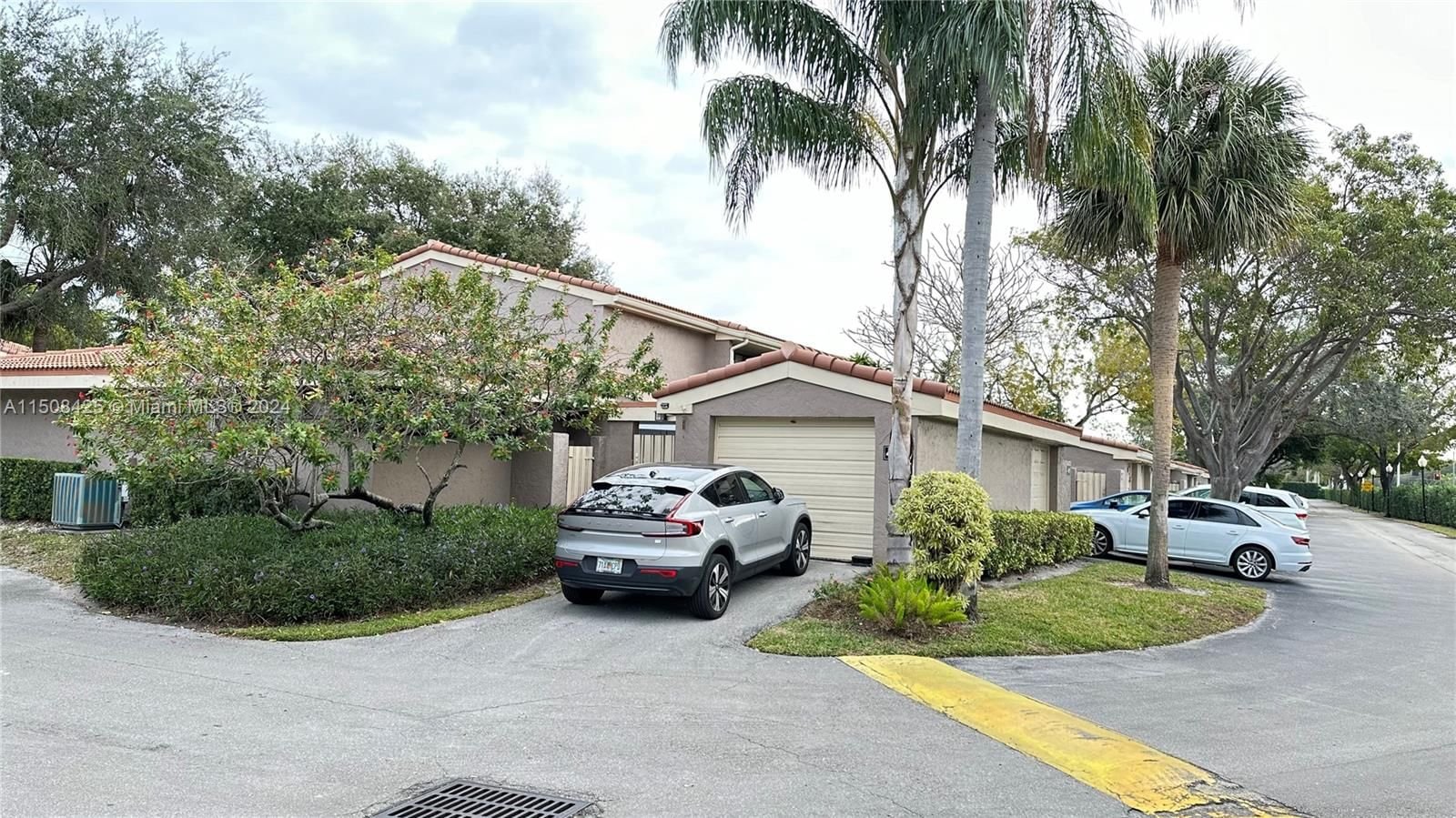 Real estate property located at 407 Bonnie Brae Way #22, Broward County, TOWNHOUSES OF EMERALD HIL, Hollywood, FL