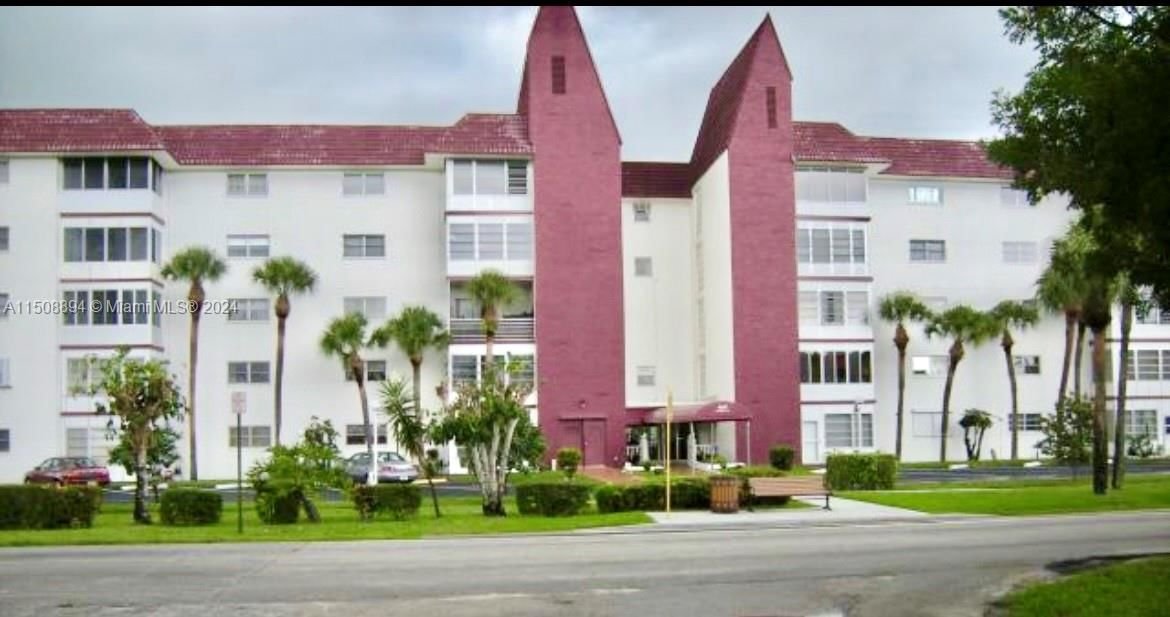 Real estate property located at 4851 21st St #403, Broward County, Castle Apartments Buildg14, Lauderhill, FL