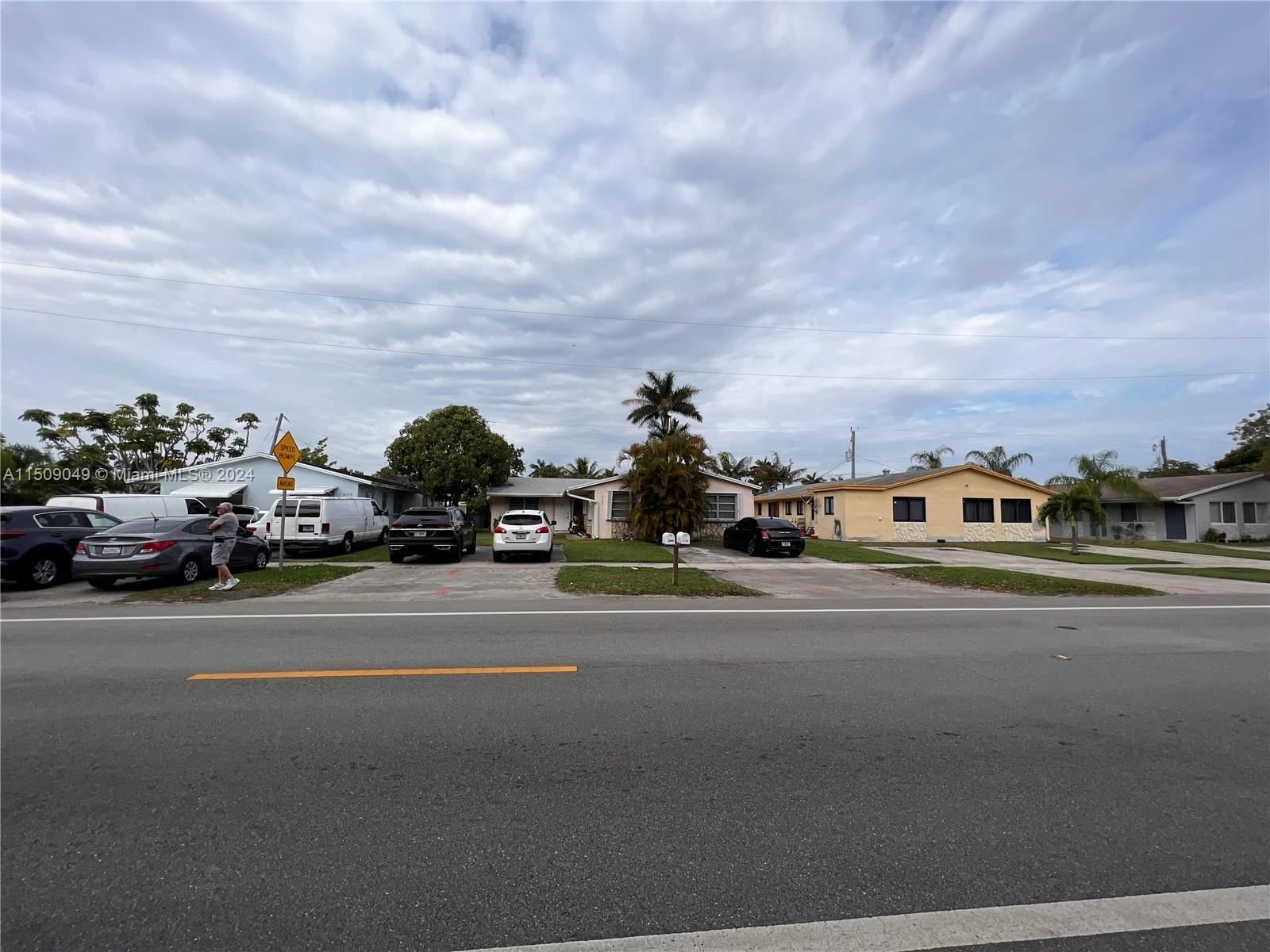 Real estate property located at 2104 14th Ave, Broward County, FLAMINGO MANORS, Hollywood, FL