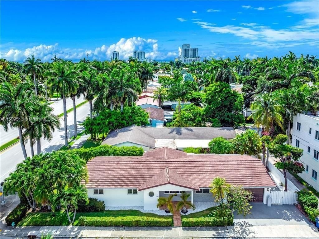 Real estate property located at 1301 Hollywood Blvd, Broward County, HOLLYWOOD LAKES SECTION, Hollywood, FL