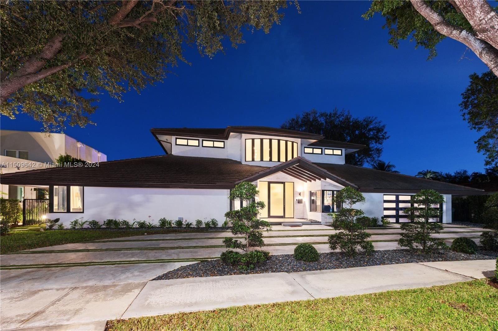 Real estate property located at 16020 Troon Cir, Miami-Dade County, MIAMI LAKES - LOCH LOMOND, Miami Lakes, FL