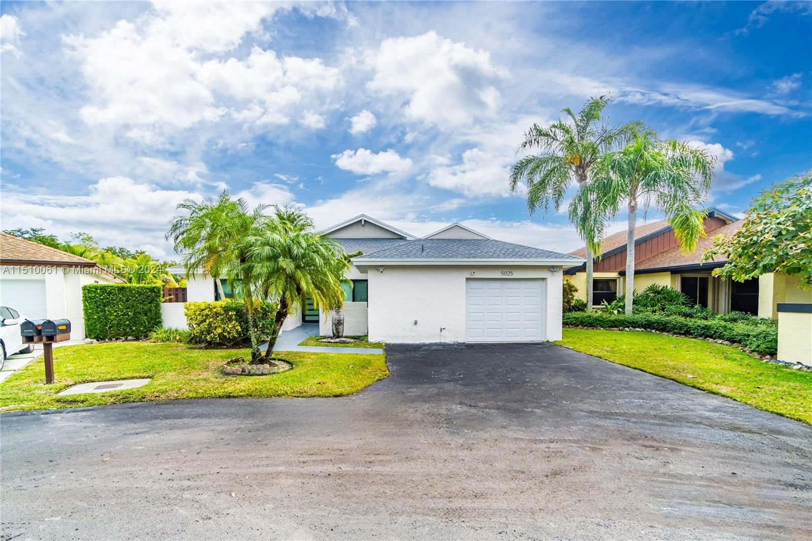 Real estate property located at 5025 151st Pl, Miami-Dade County, LAKES OF THE MEADOW SEC 1, Miami, FL