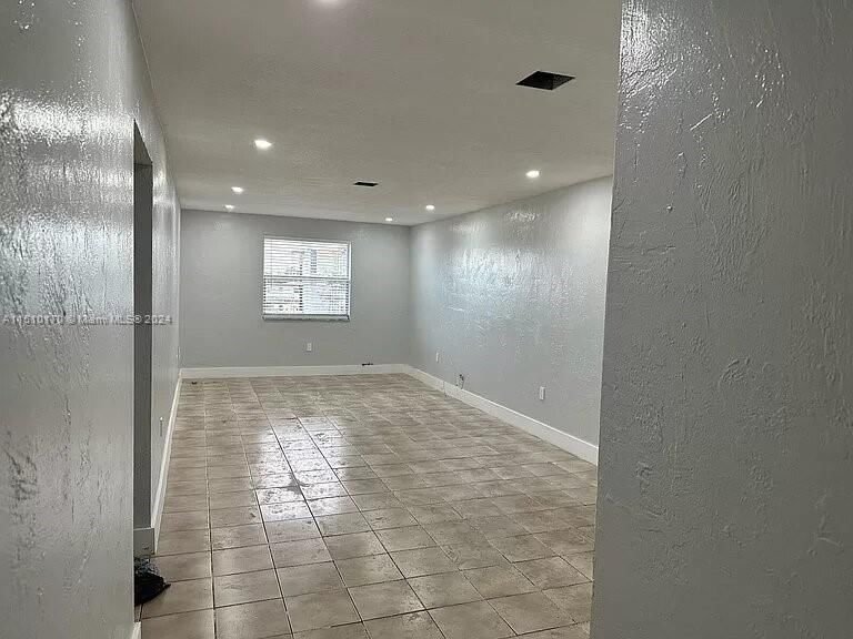 Real estate property located at 4655 Palm Ave #326, Miami-Dade County, ROYAL PALM GARDENS CONDO, Hialeah, FL