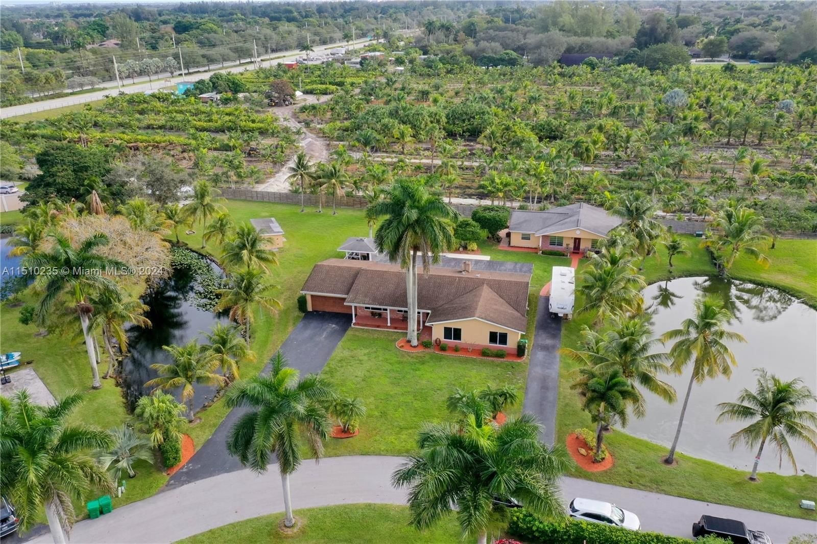 Real estate property located at 4725 109th Ter, Broward County, NEWMANS SURVEY, Davie, FL