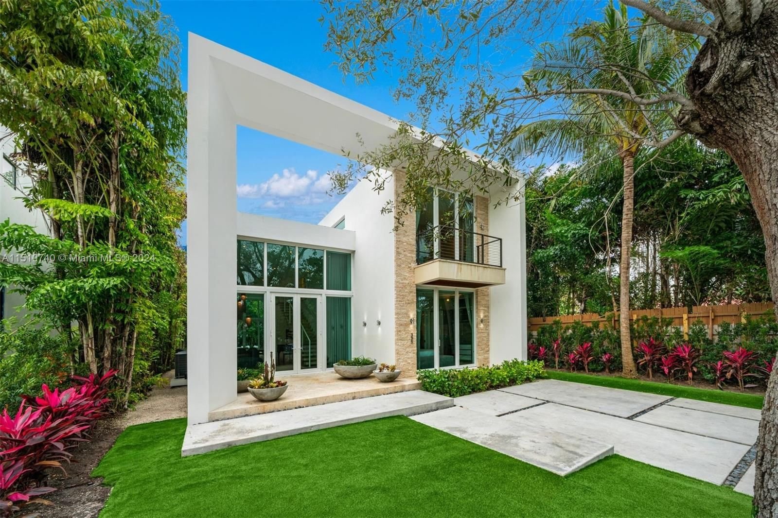 Real estate property located at 335 46th St, Miami-Dade County, SURPRISE LAKE, Miami Beach, FL