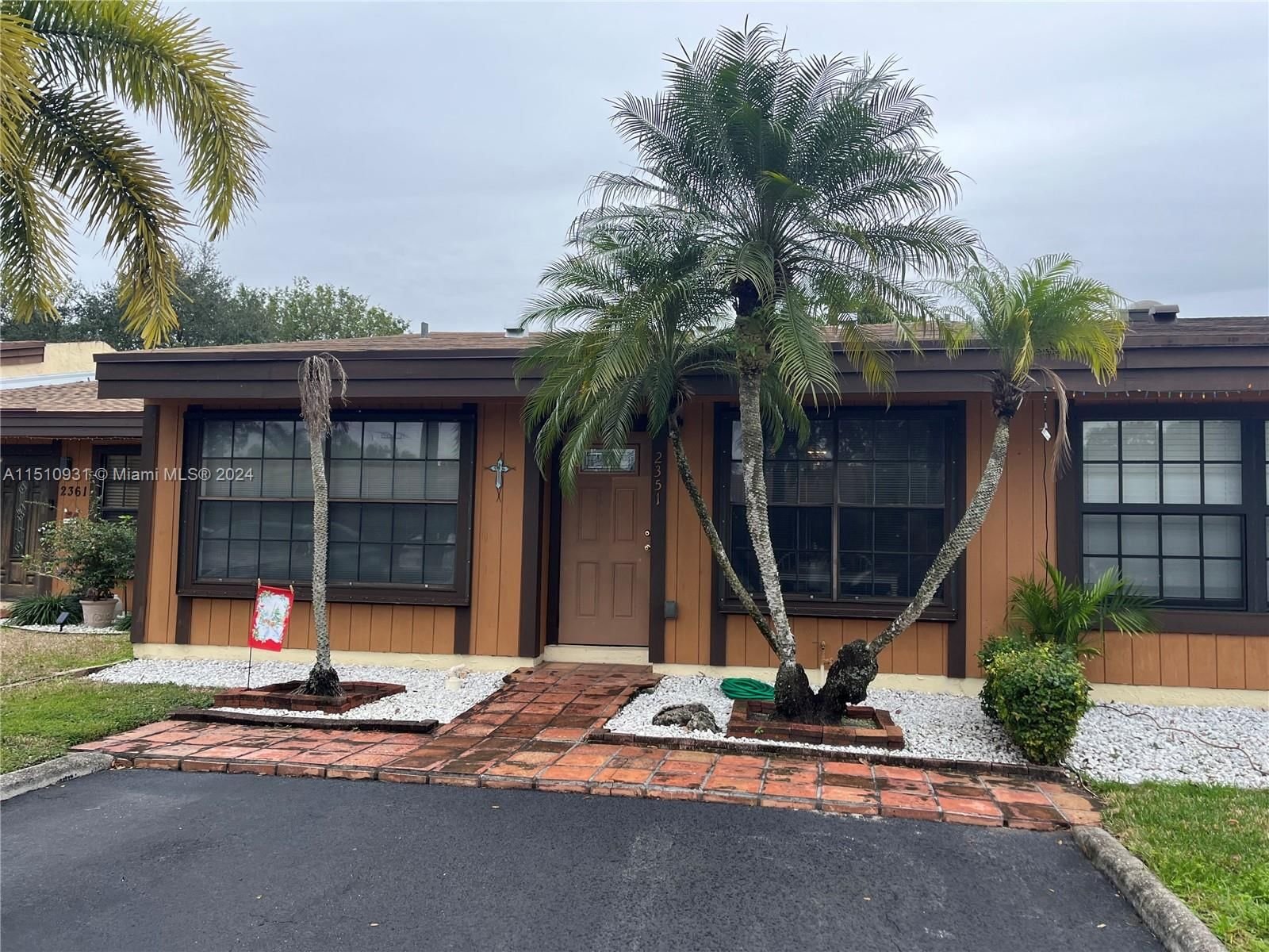 Real estate property located at 2351 Poinsetta Ct #2351, Broward County, EVERGLADES SUGAR & LAND C, Pembroke Pines, FL