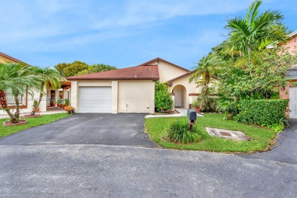 Real estate property located at 14815 50th Ter, Miami-Dade County, LAKES OF THE MEADOW SEC 1, Miami, FL