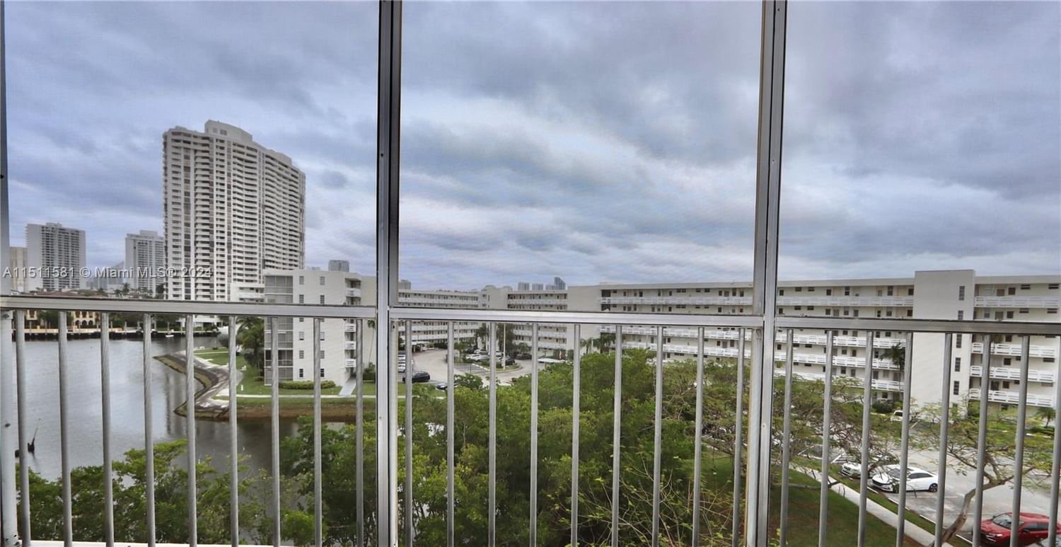 Real estate property located at 2930 Point East Dr E512, Miami-Dade County, POINT EAST ONE CONDO - BL, Aventura, FL