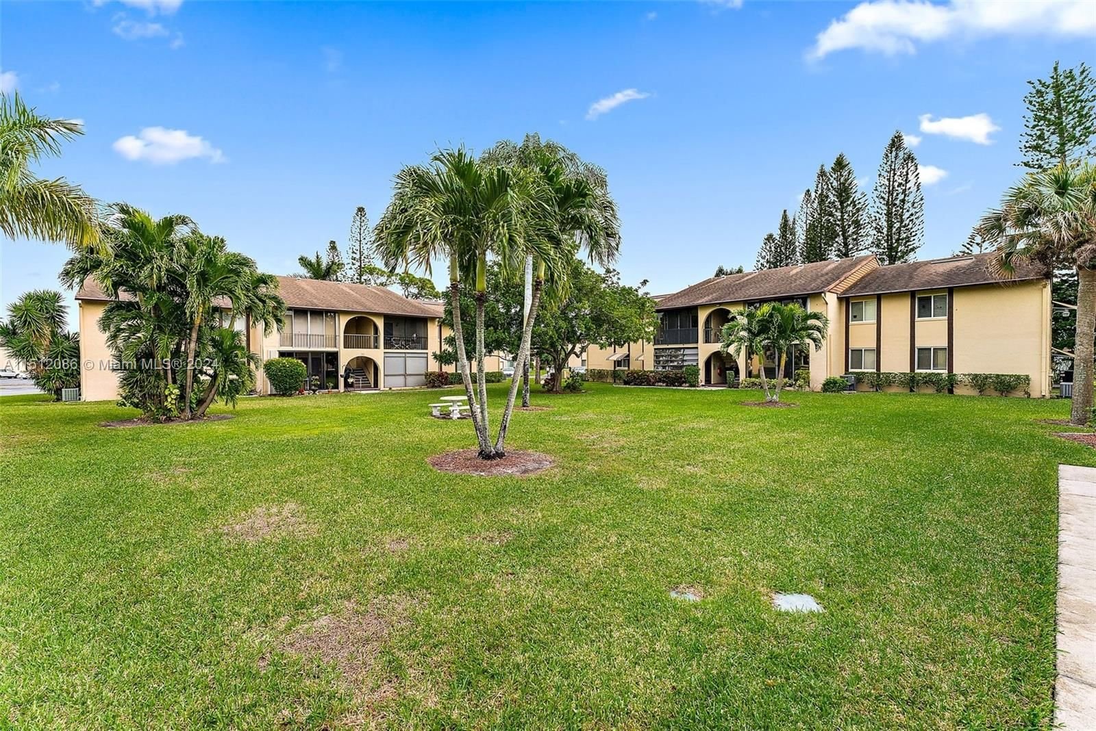 Real estate property located at 310 Pine Ridge Cir B-1, Palm Beach County, PINE RIDGE III CONDO, Green Acres, FL
