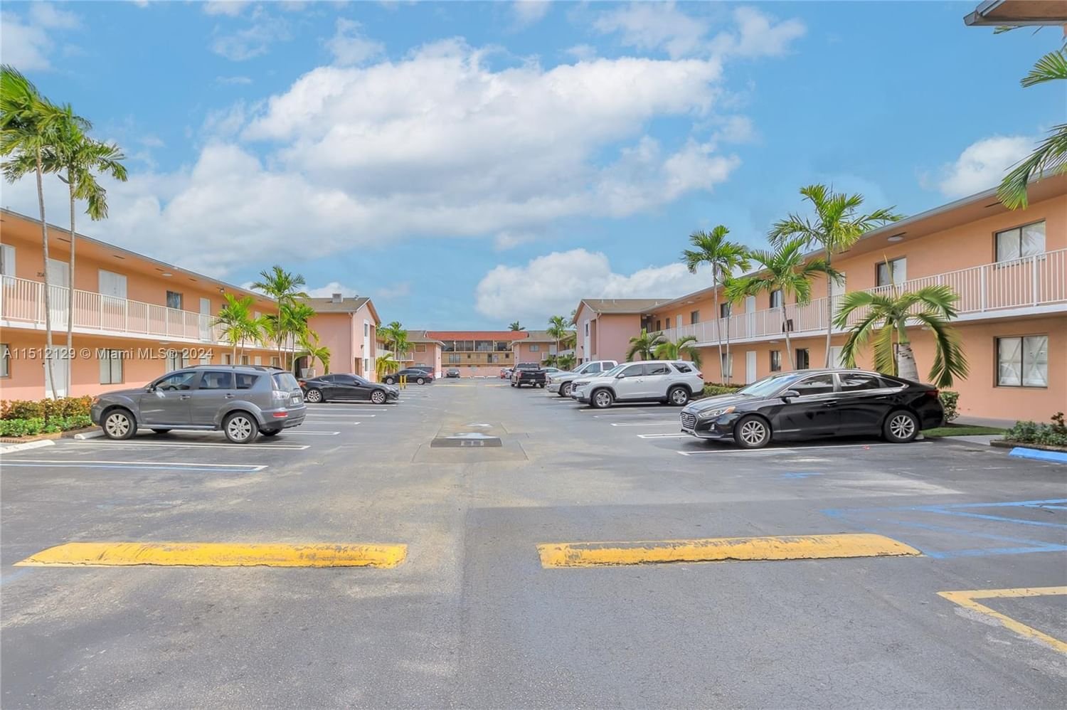 Real estate property located at 6041 24th Ave B-111, Miami-Dade County, VILLAMORE CONDO, Hialeah, FL