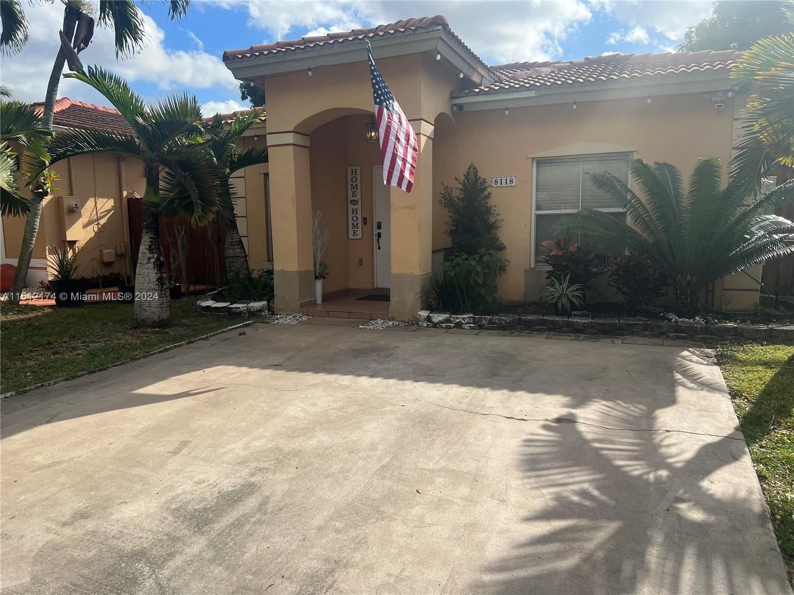 Real estate property located at 8118 200th St, Miami-Dade County, SPANISH LAKES 2ND ADDN, Hialeah, FL