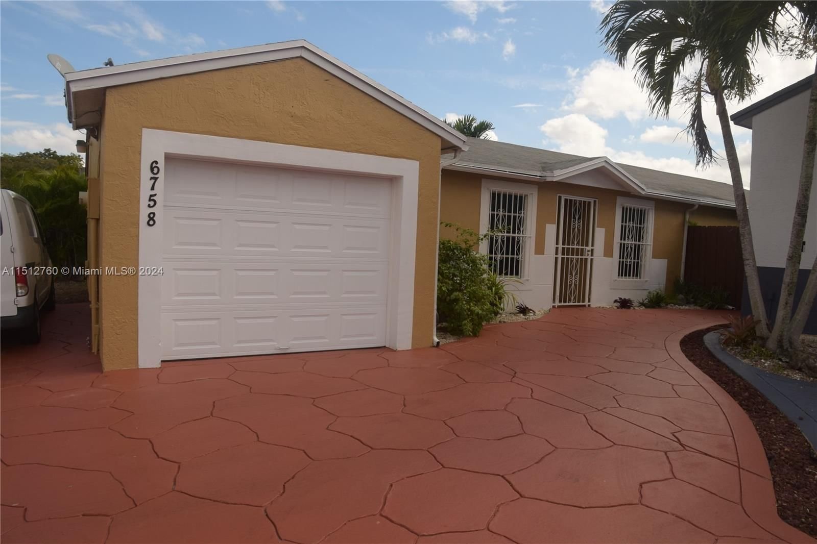 Real estate property located at 6758 NW 199TH S ST, Miami-Dade County, COUNTRY LAKE HOMES 2ND ADD, Hialeah, FL