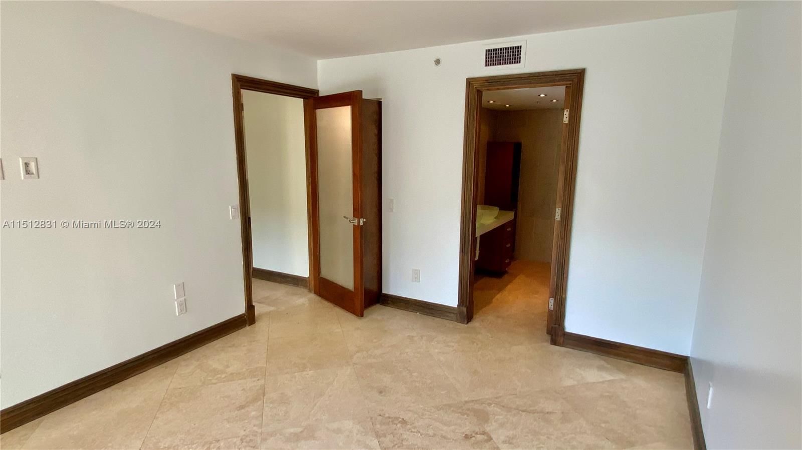 Real estate property located at 470 Park Rd #7-107, Broward, Pinehurst Club Condo, Hollywood, FL