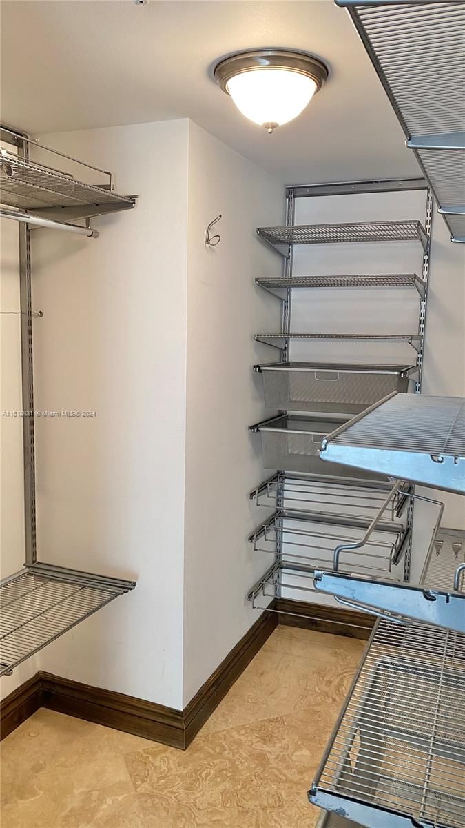 Real estate property located at 470 Park Rd #7-107, Broward, Pinehurst Club Condo, Hollywood, FL