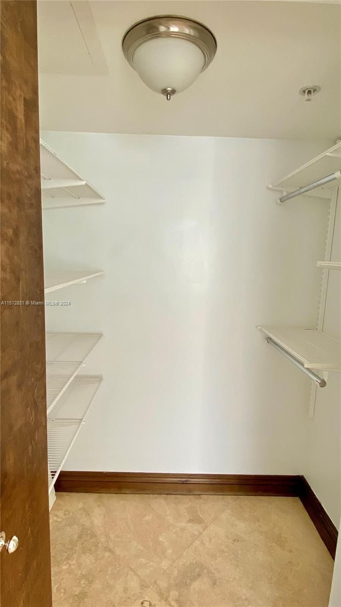 Real estate property located at 470 Park Rd #7-107, Broward, Pinehurst Club Condo, Hollywood, FL