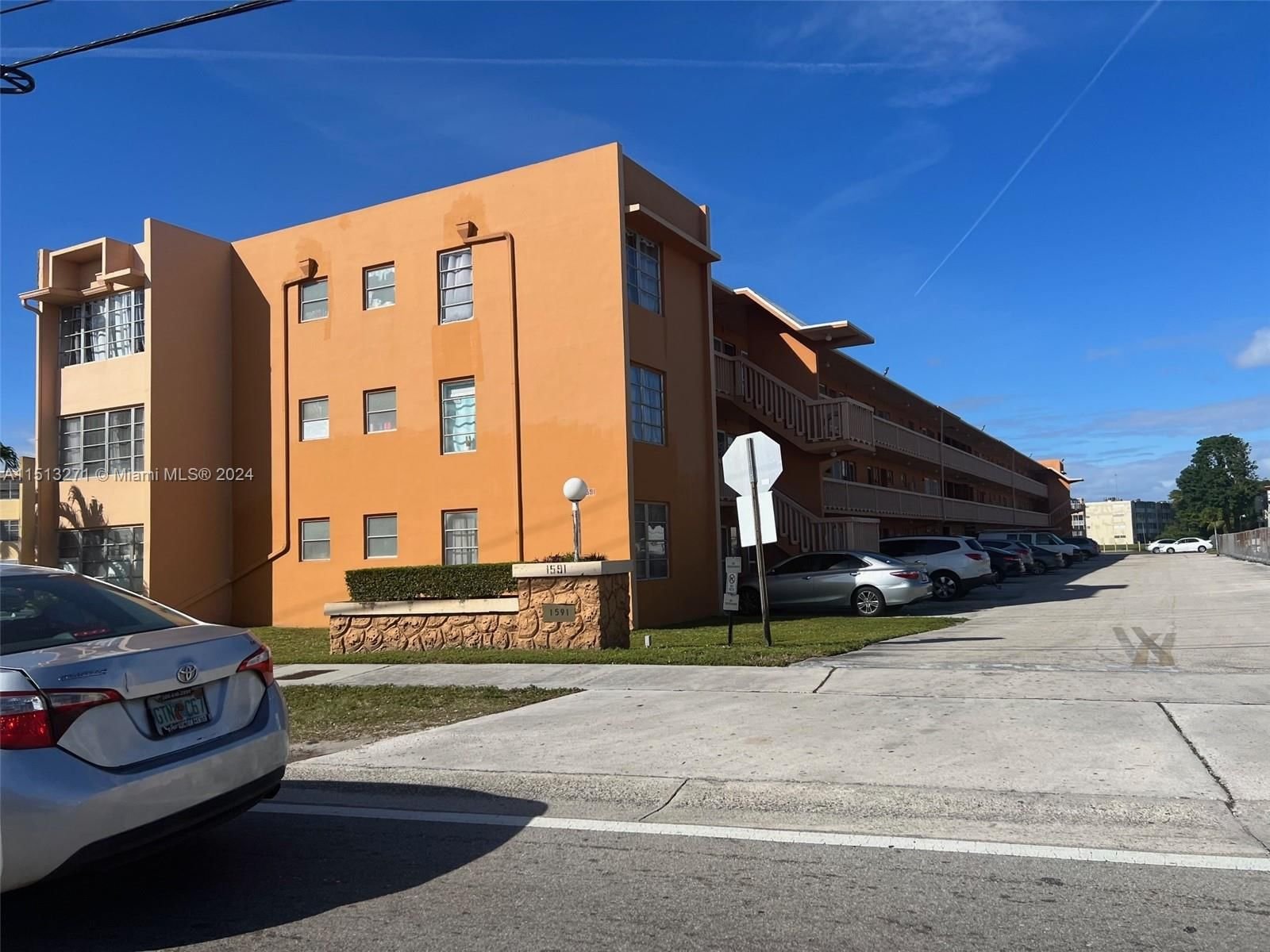 Real estate property located at 1591 Miami Gardens Dr #103, Miami-Dade County, FIRST MOORINGS CONDO, Miami, FL