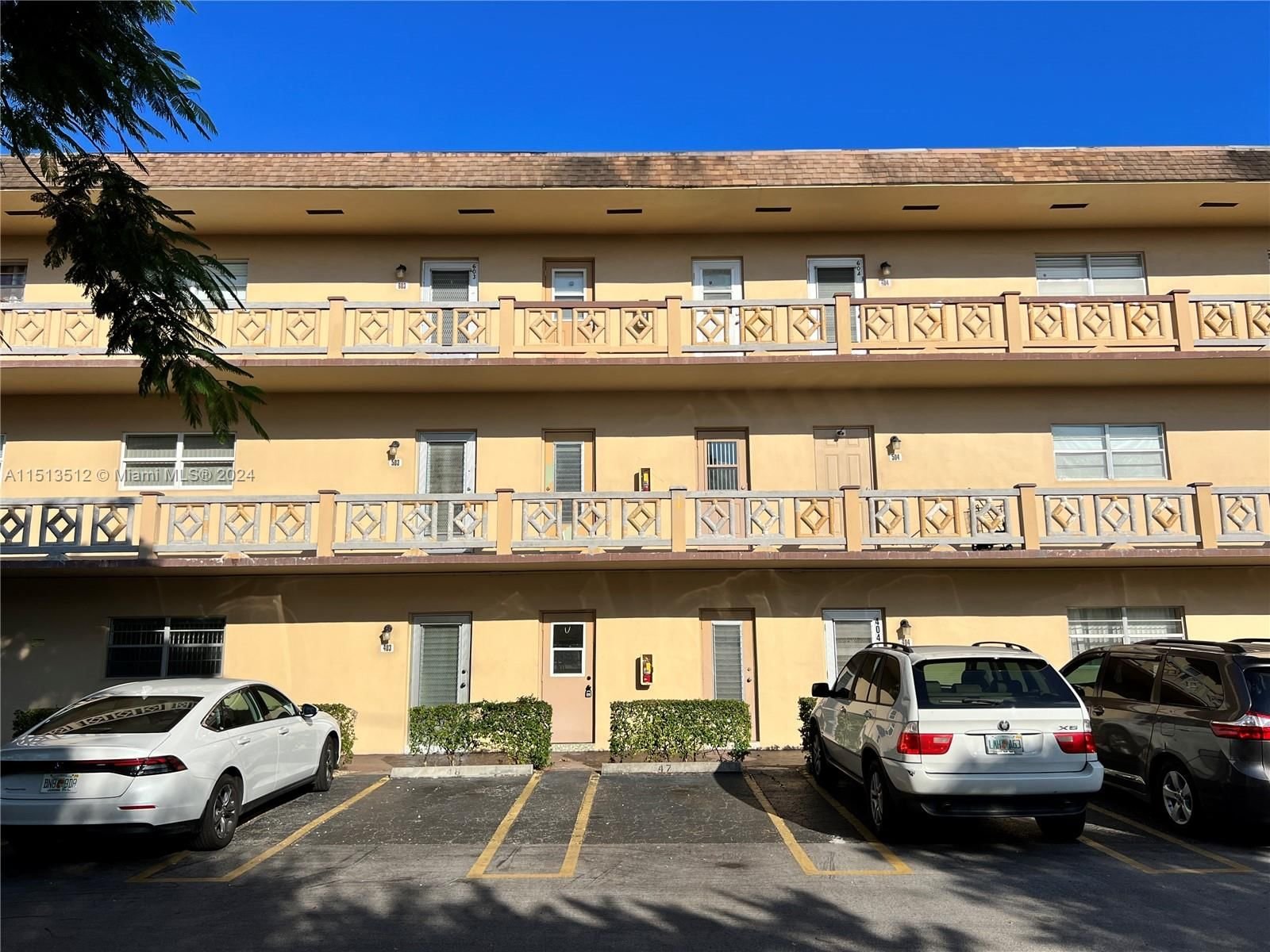 Real estate property located at 3530 52nd Ave #403, Broward County, FICUS GARDENS CONDO, Lauderdale Lakes, FL