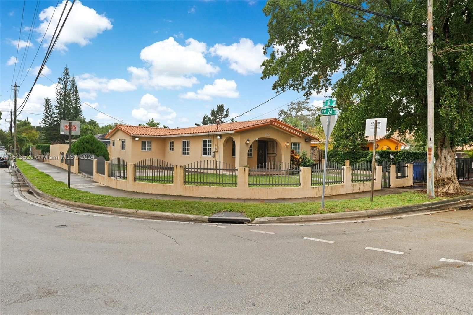 Real estate property located at 1900 24th St, Miami-Dade County, NEW SHENANDOAH, Miami, FL