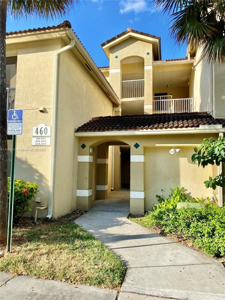 Real estate property located at 460 Park Rd #6-103, Broward County, PINEHURST CLUB CONDO, Hollywood, FL