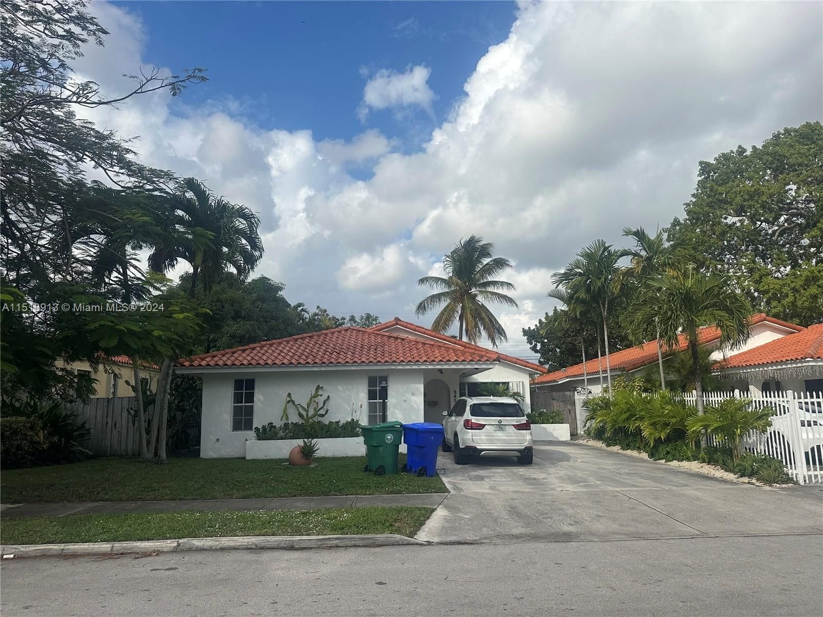 Real estate property located at 2425 19th Ter, Miami-Dade County, SILVER CREST, Miami, FL