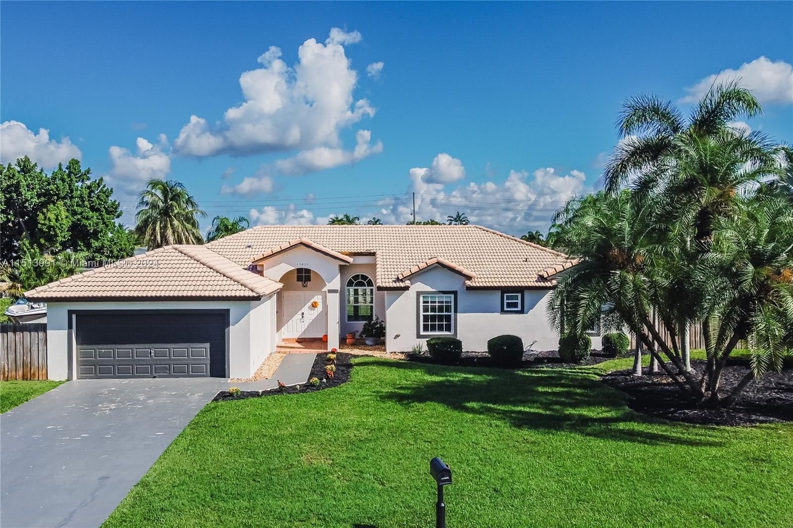Real estate property located at 15825 285th St, Miami-Dade County, BISCAYNE BEST, Homestead, FL